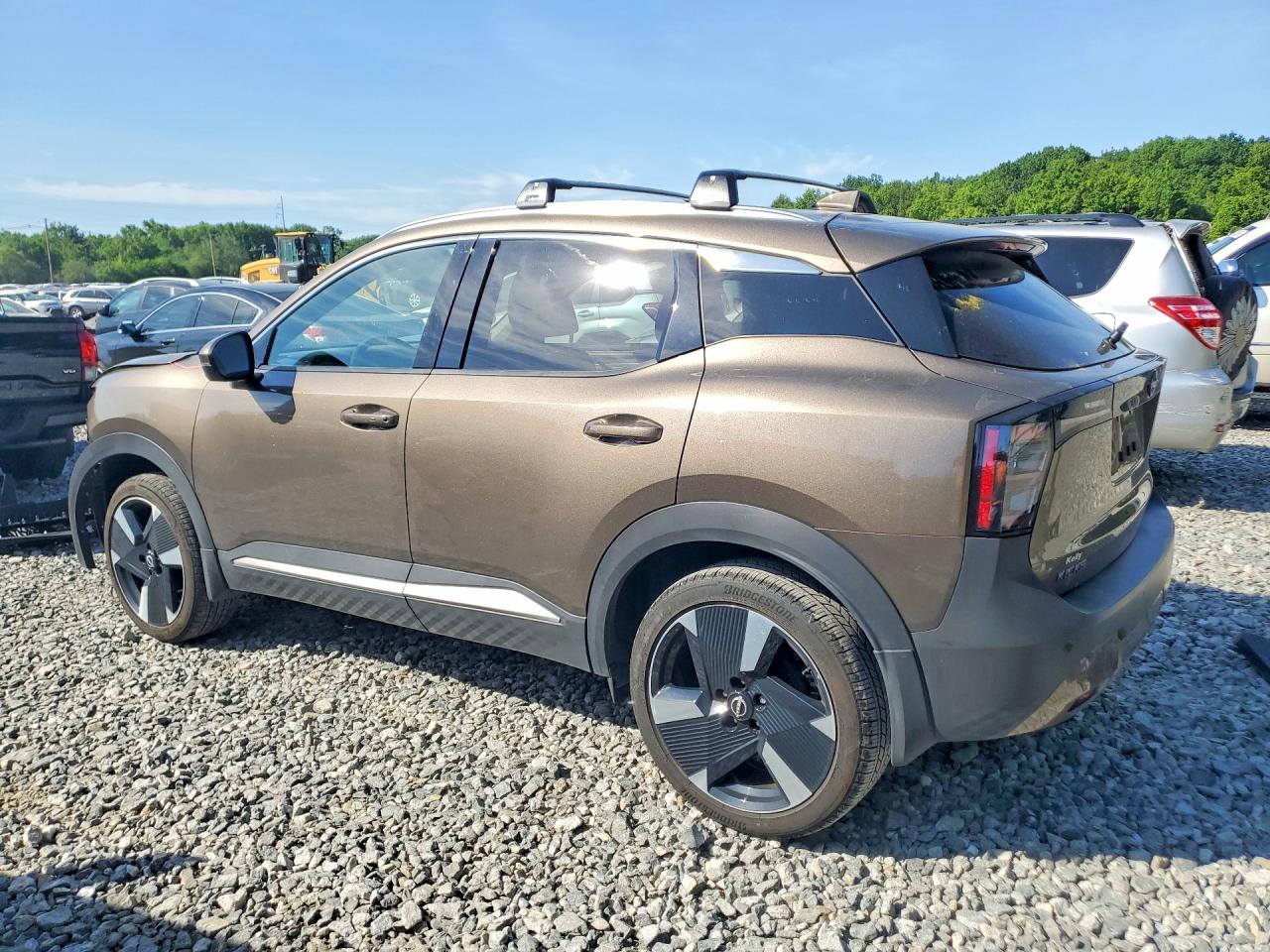 2025 NISSAN KICKS