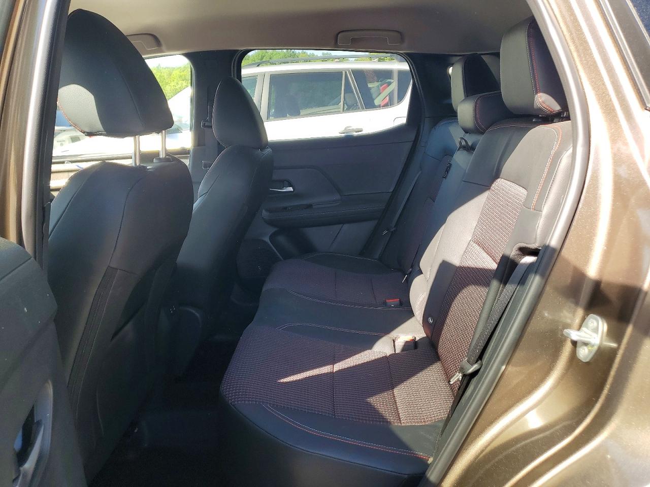 2025 NISSAN KICKS