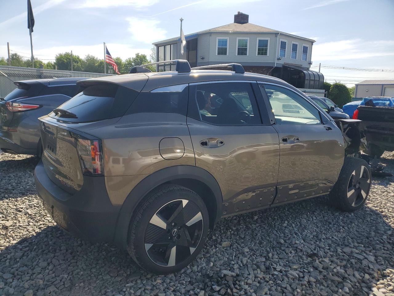 2025 NISSAN KICKS