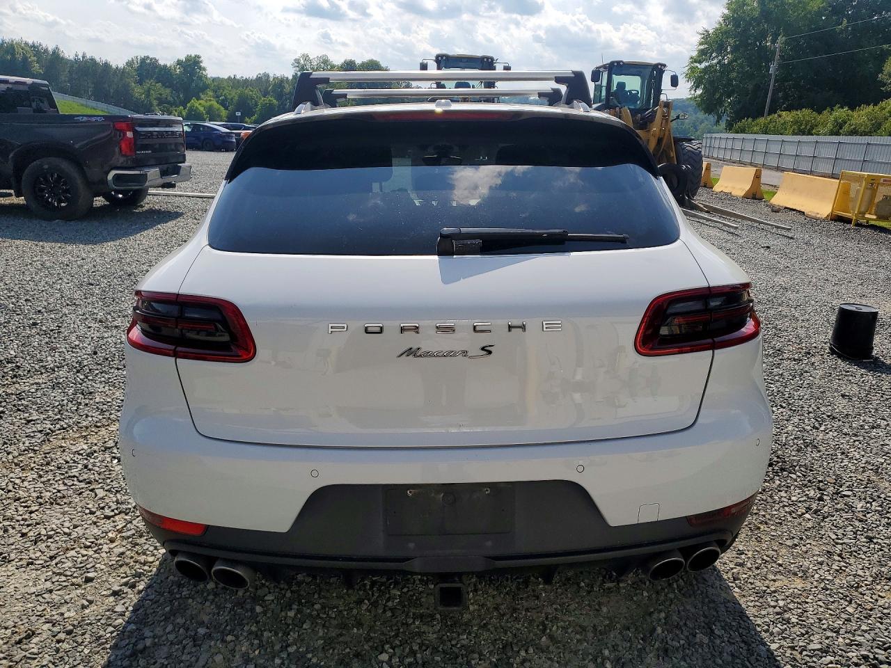 2016 PORSCHE MACAN