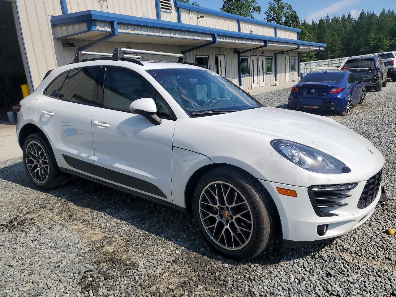 2016 PORSCHE MACAN