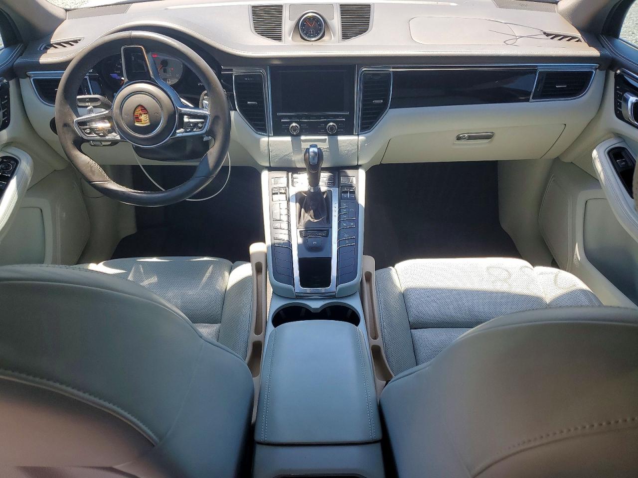 2016 PORSCHE MACAN