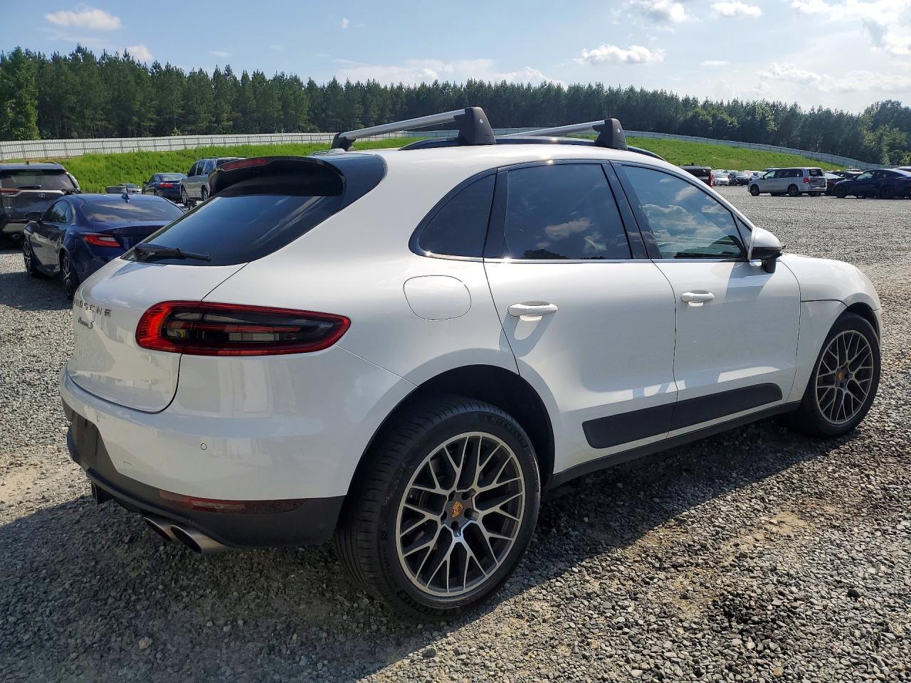 2016 PORSCHE MACAN