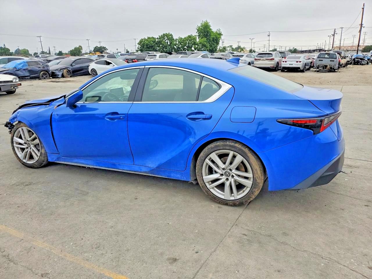 2021 LEXUS IS
