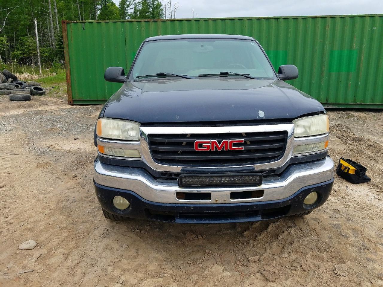 2005 GMC SIERRA