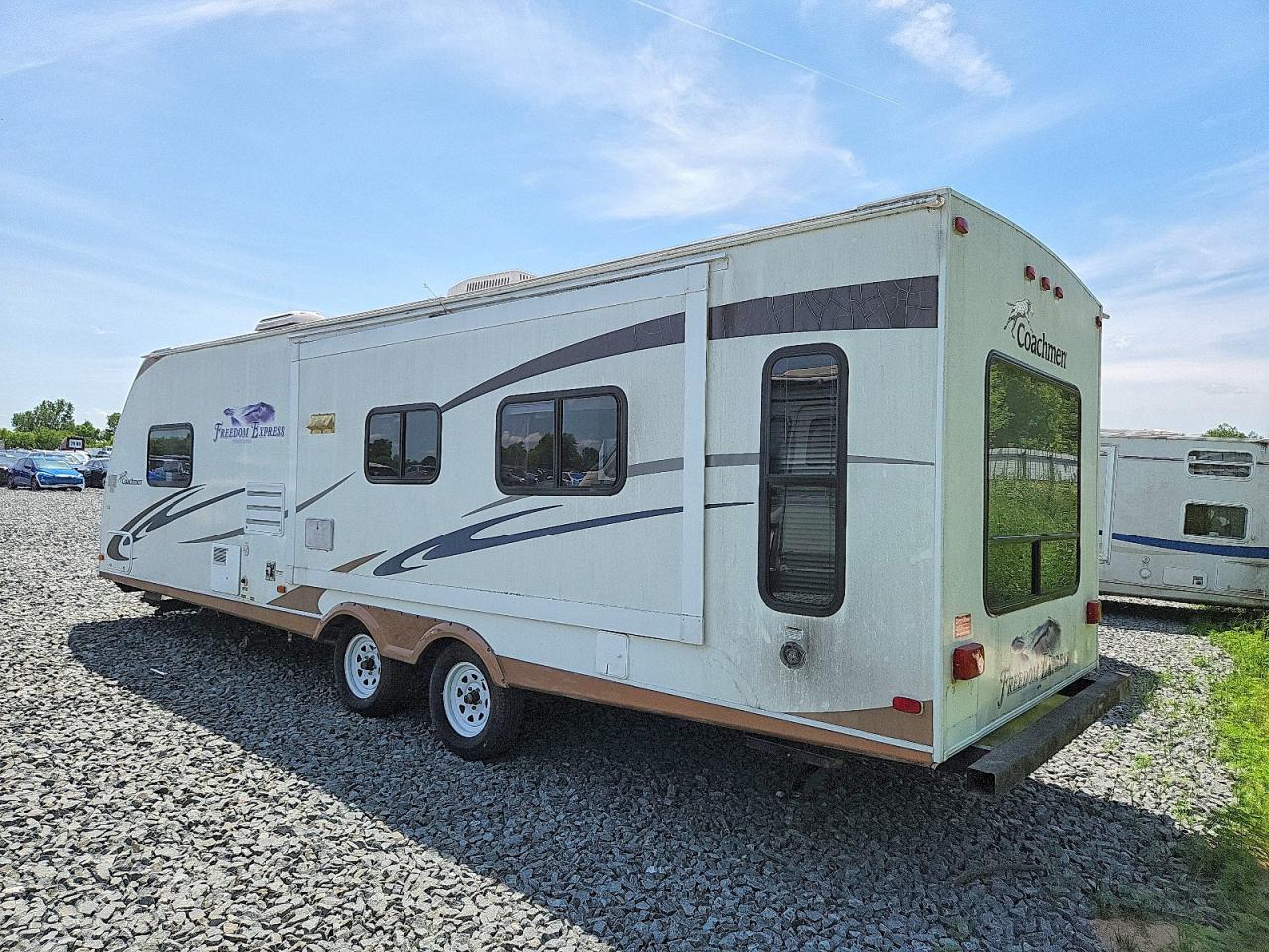 2011 FORESRIVER FREEDOM EX