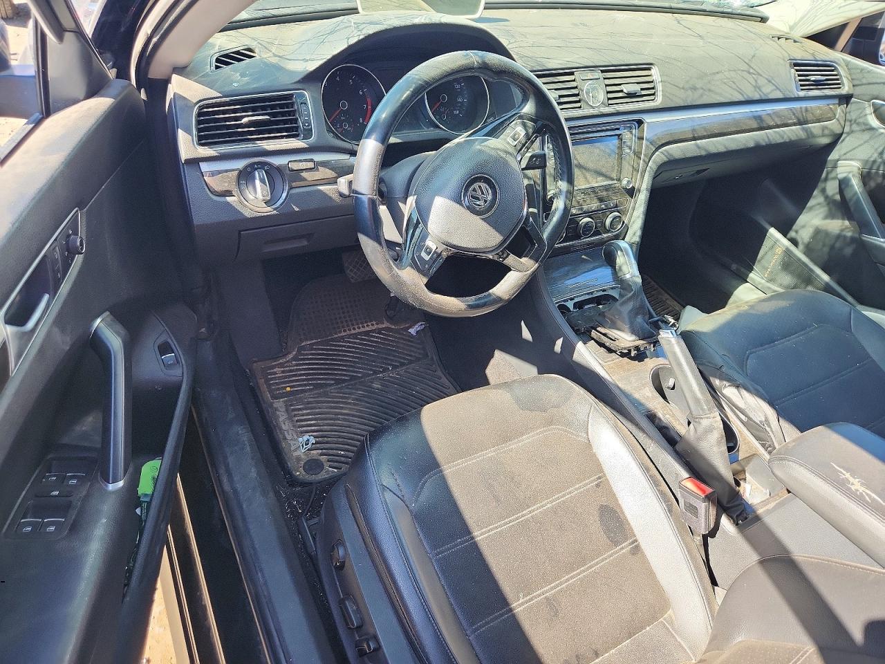 2016 VOLKSWAGEN PASSAT