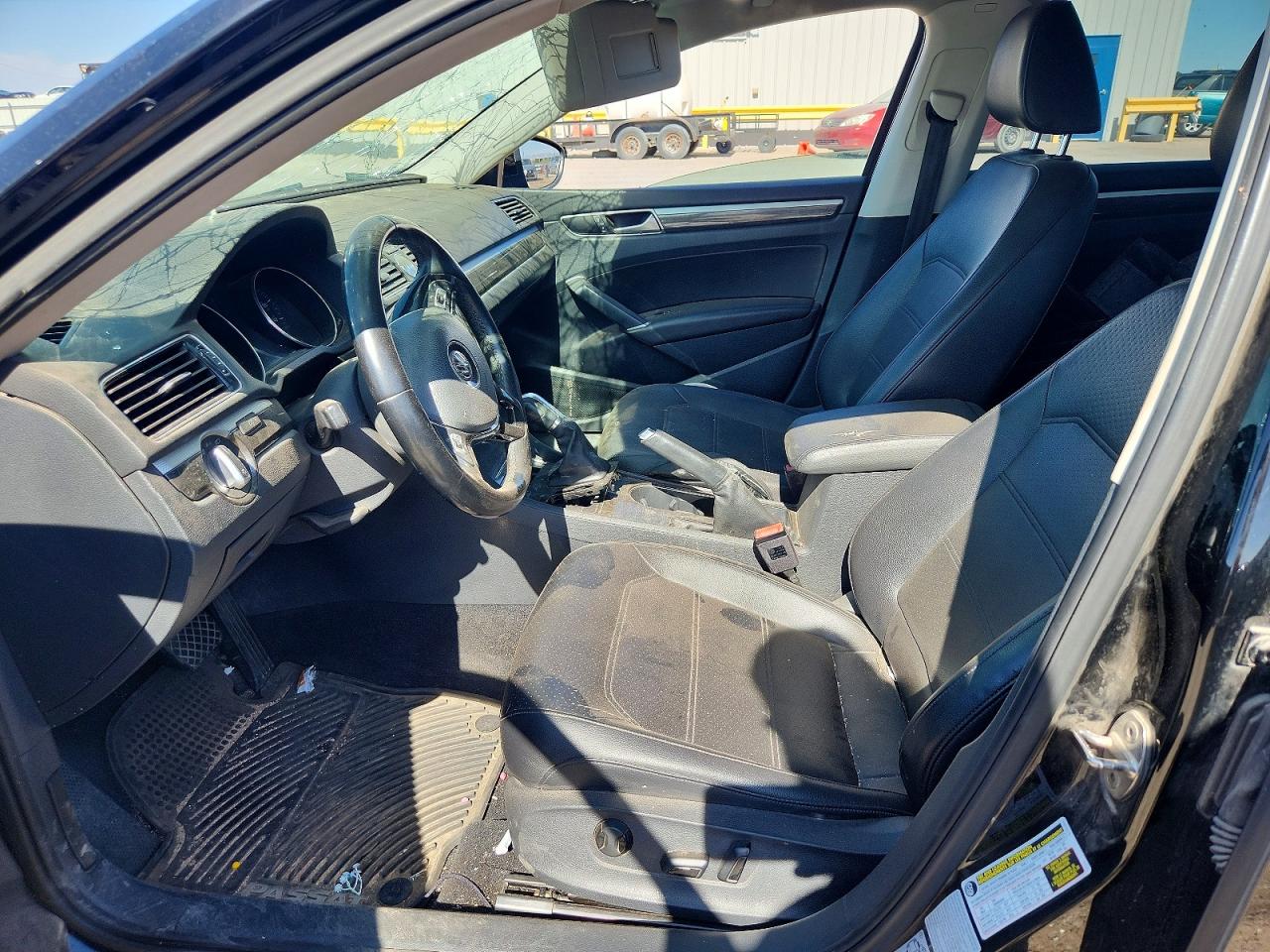 2016 VOLKSWAGEN PASSAT