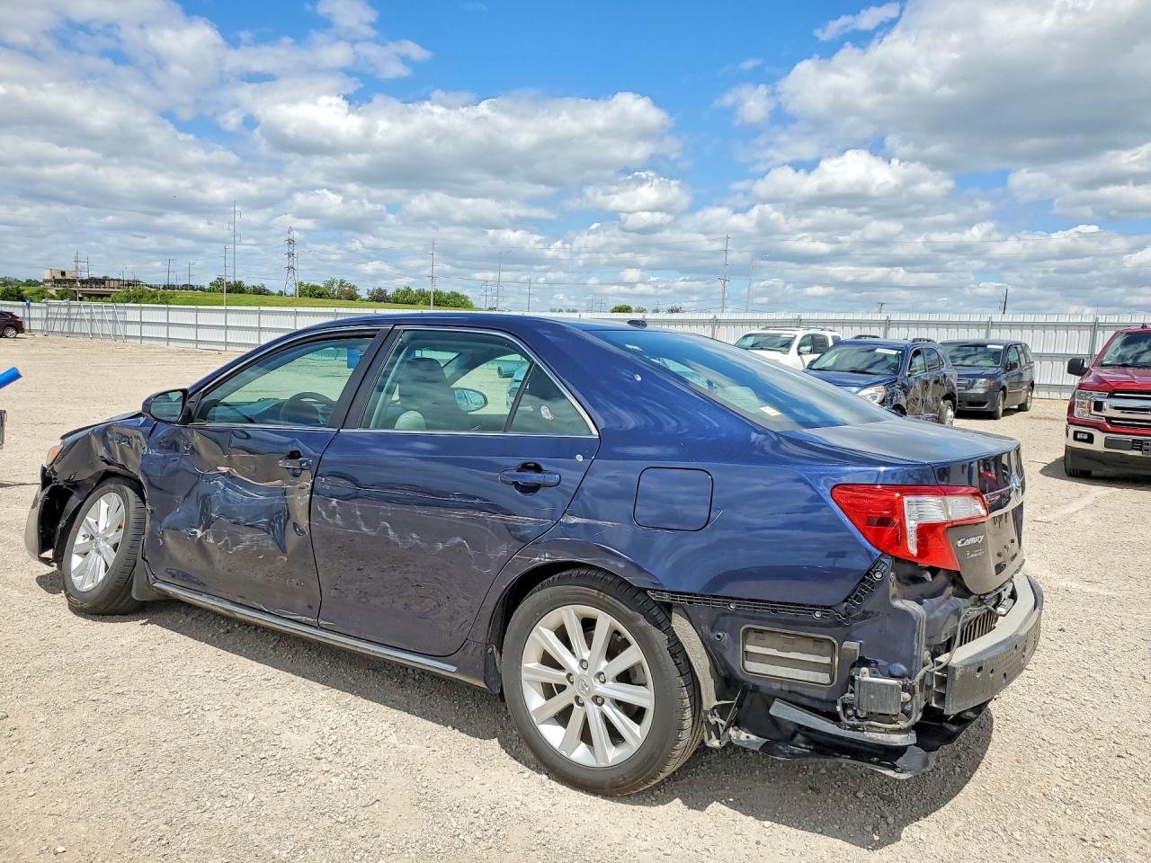 2014 TOYOTA CAMRY