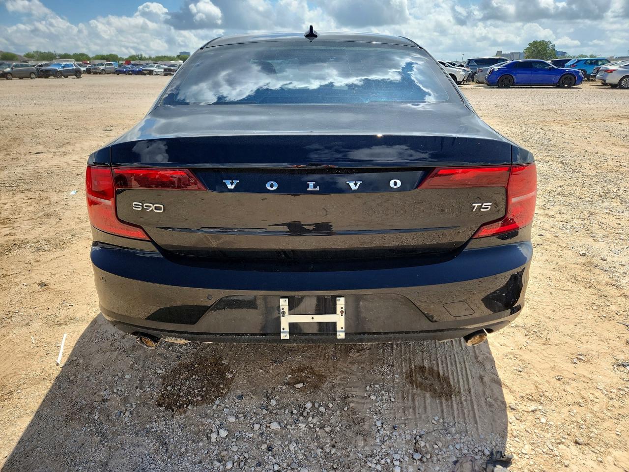2018 VOLVO S90