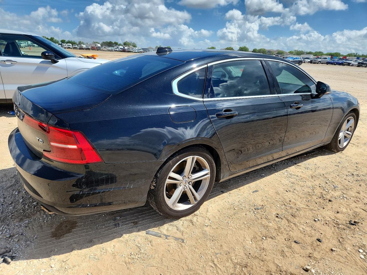 2018 VOLVO S90