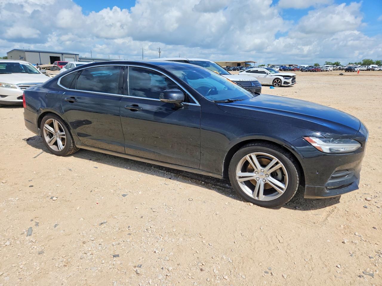 2018 VOLVO S90