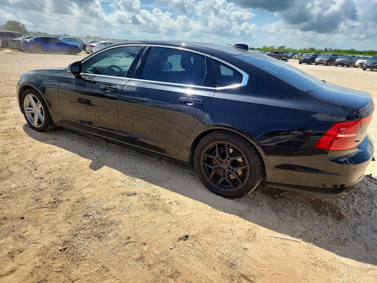 2018 VOLVO S90