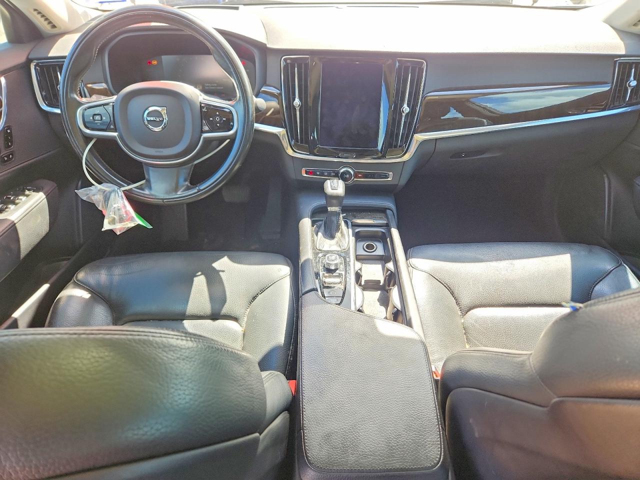 2018 VOLVO S90