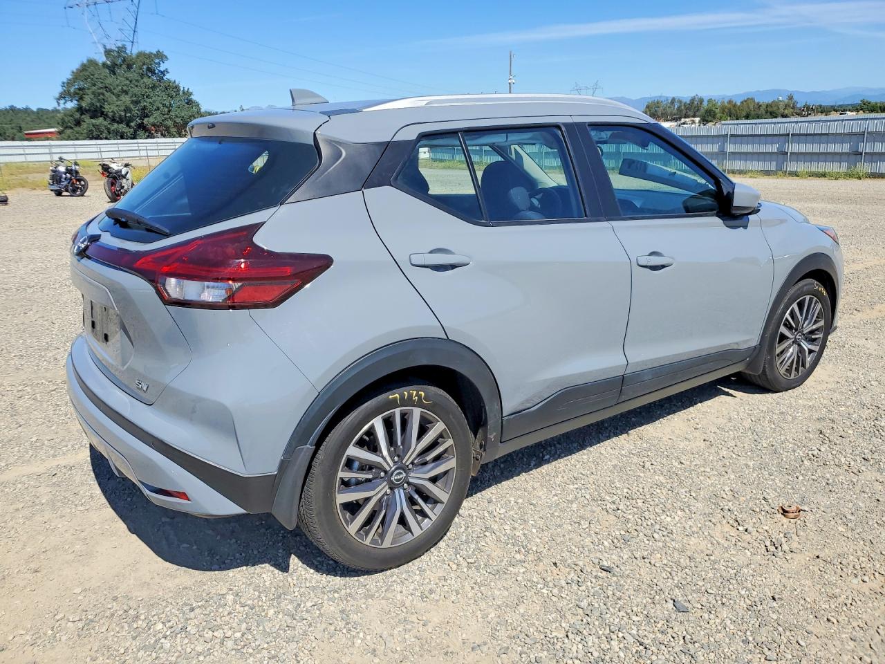 2022 NISSAN KICKS