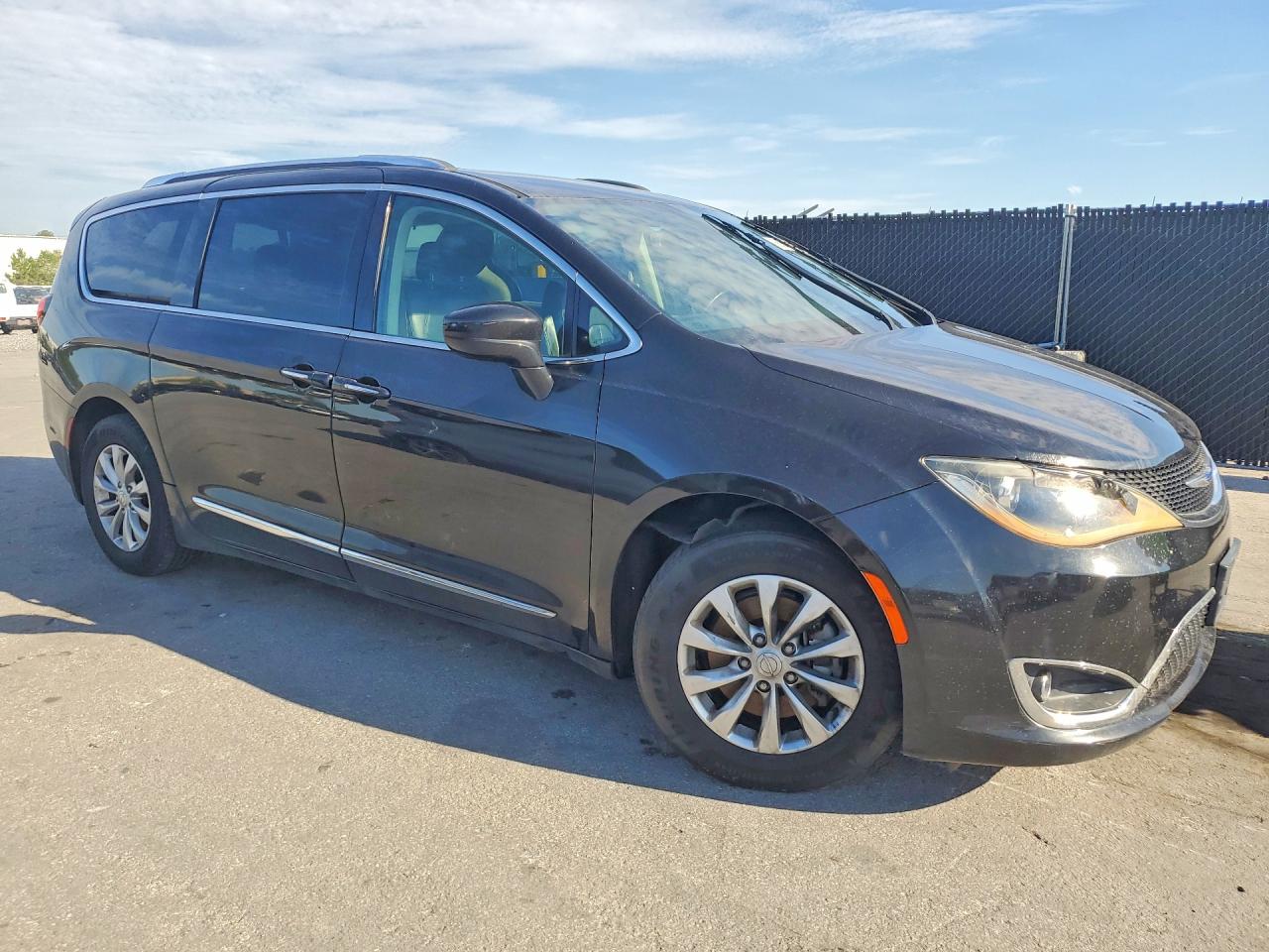 2019 CHRYSLER PACIFICA