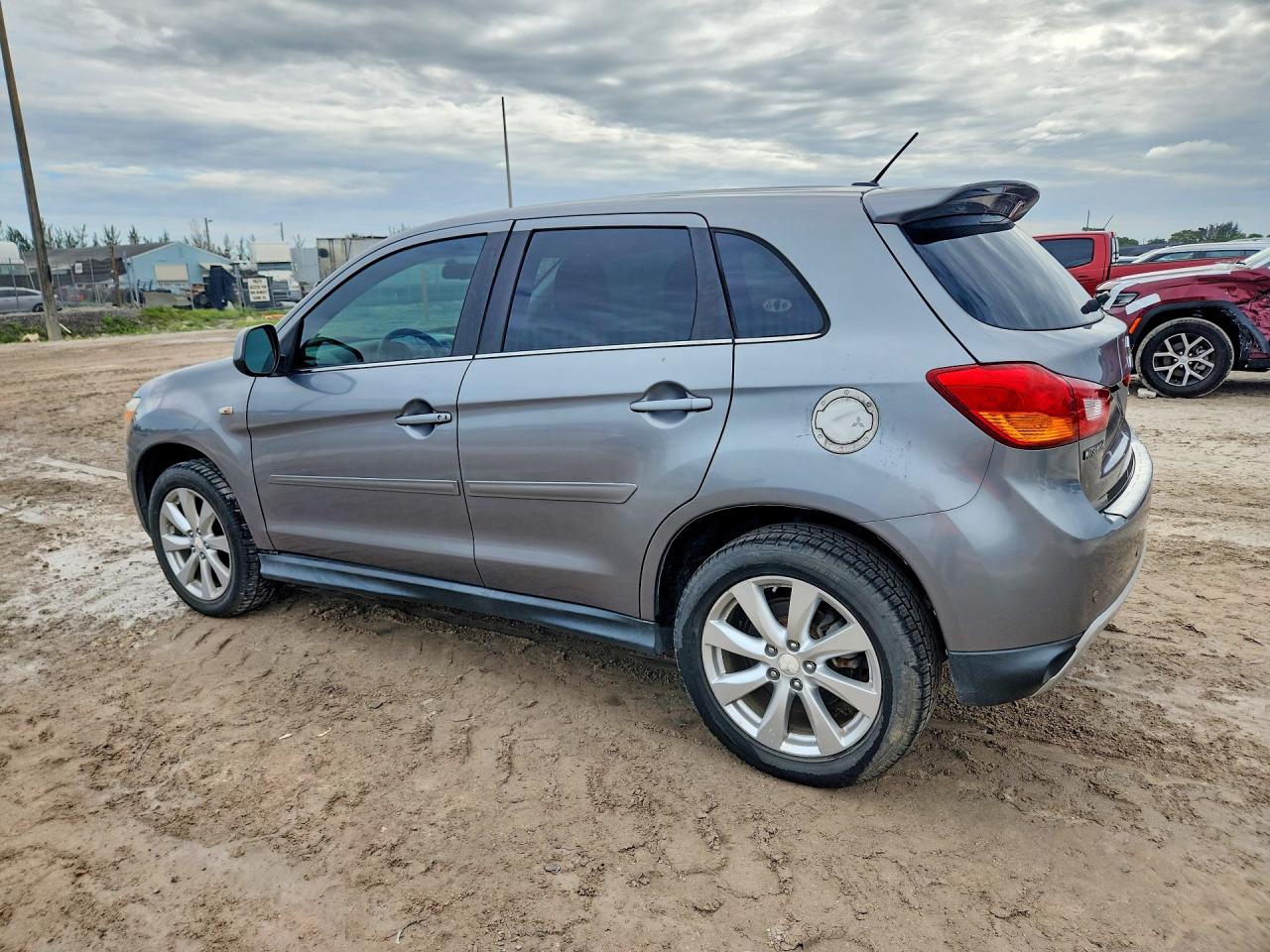 2015 MITSUBISHI OUTLANDER