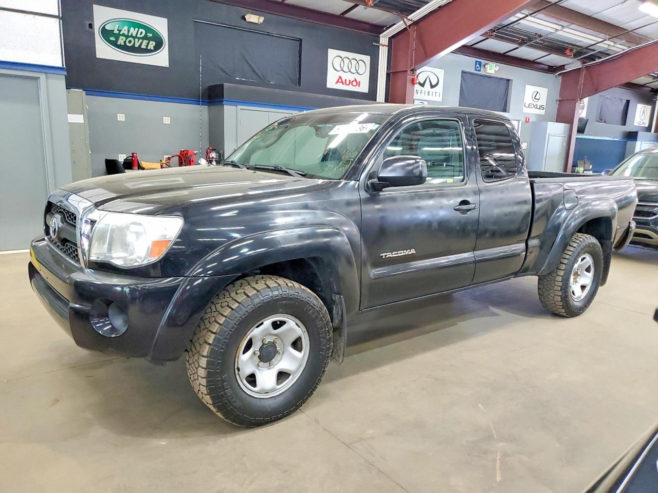 2011 TOYOTA TACOMA