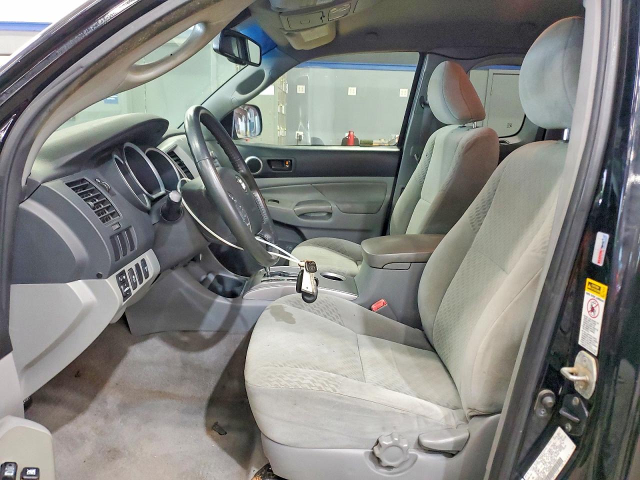 2011 TOYOTA TACOMA