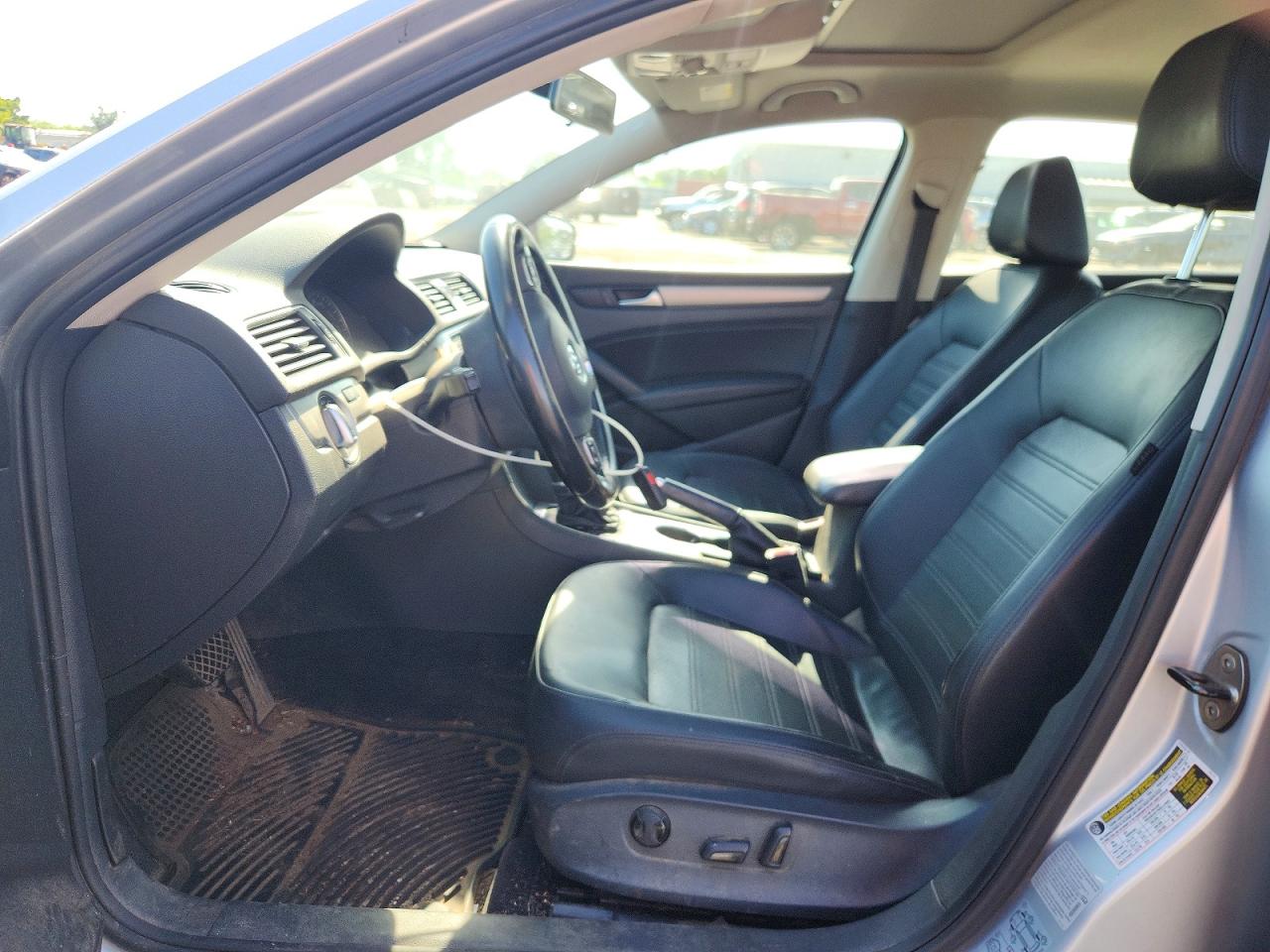 2015 VOLKSWAGEN PASSAT