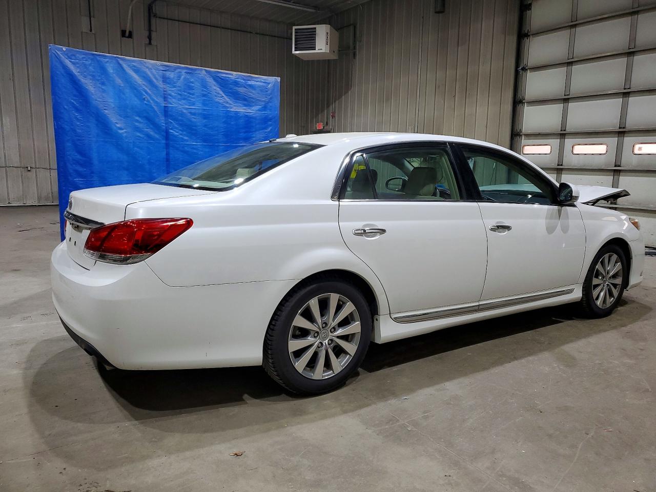 2011 TOYOTA AVALON