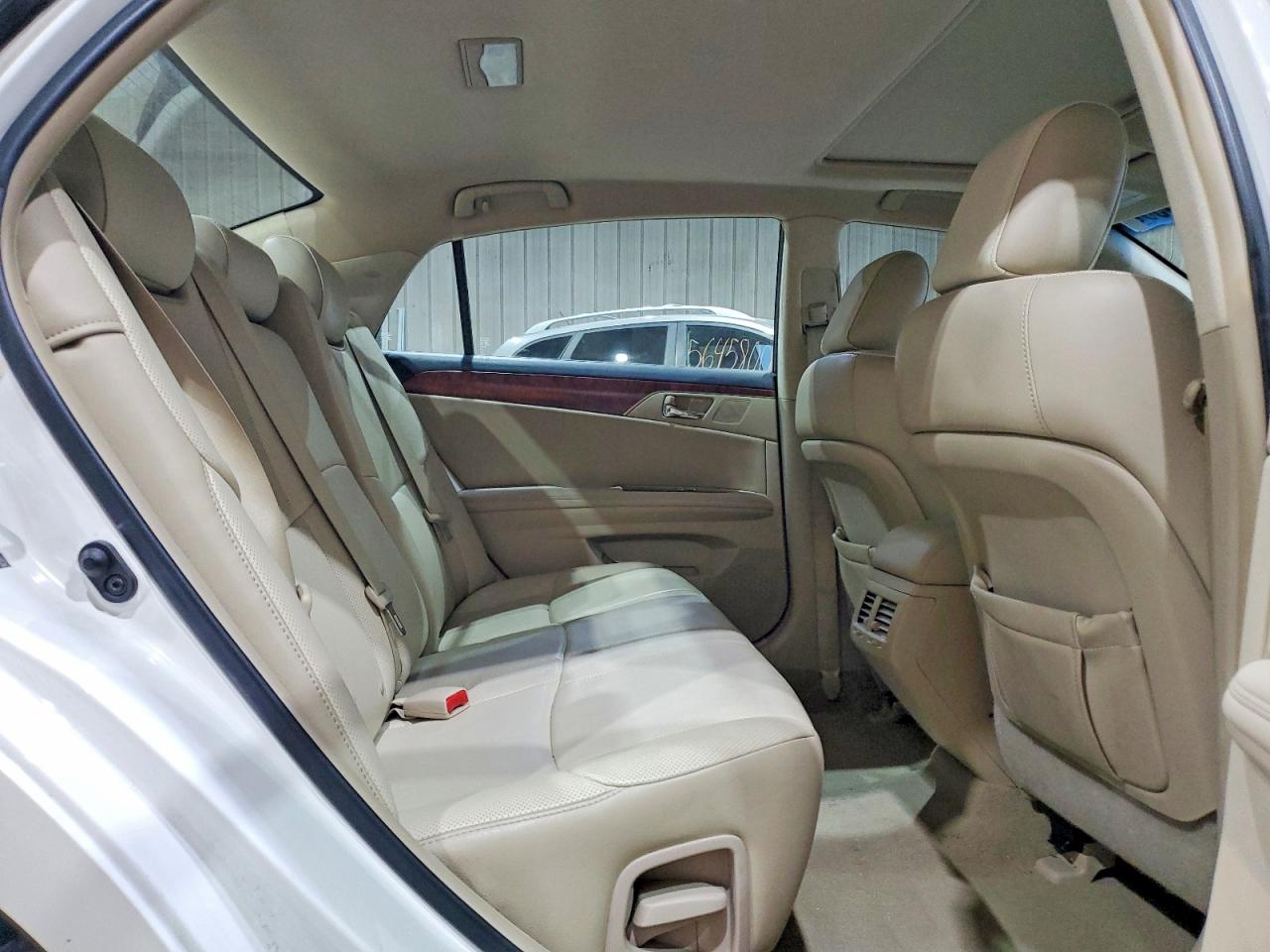 2011 TOYOTA AVALON