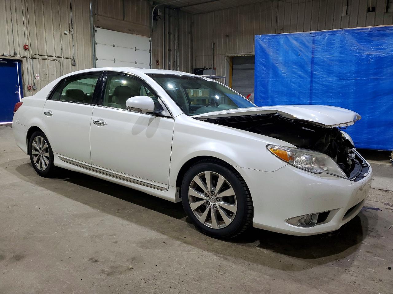 2011 TOYOTA AVALON
