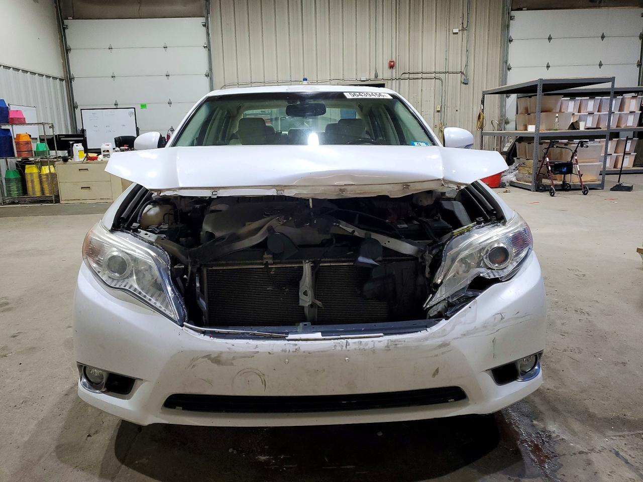 2011 TOYOTA AVALON