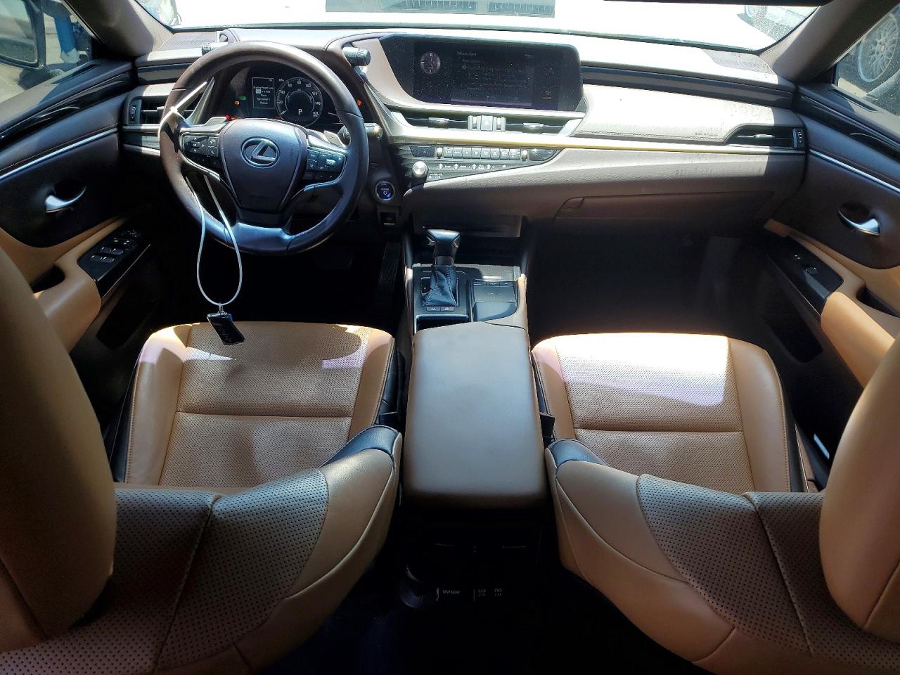 2021 LEXUS ES300