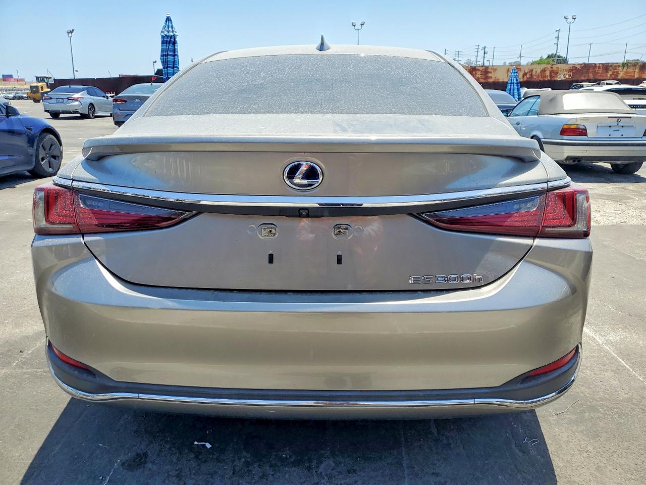 2021 LEXUS ES300