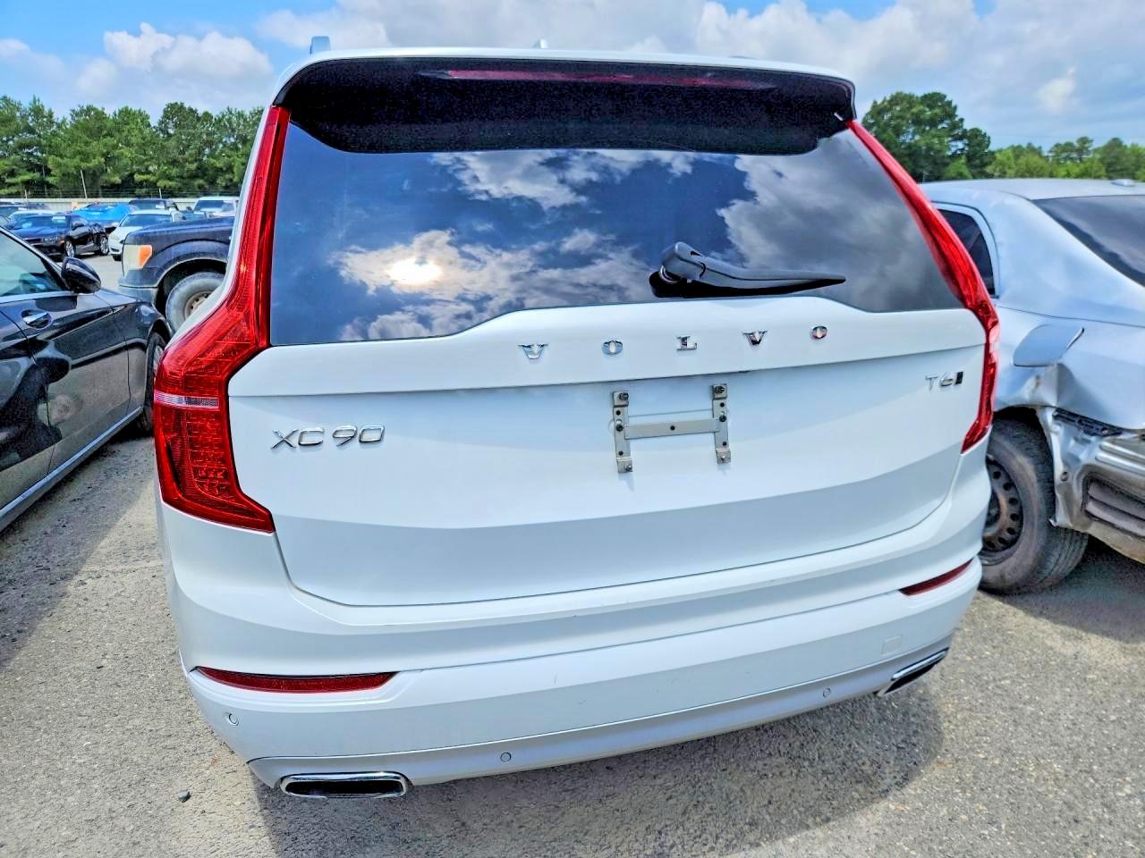 2018 VOLVO XC90