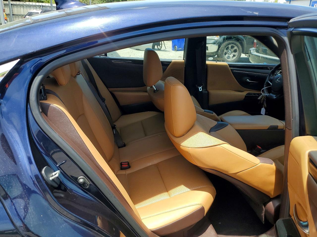 2021 LEXUS ES300