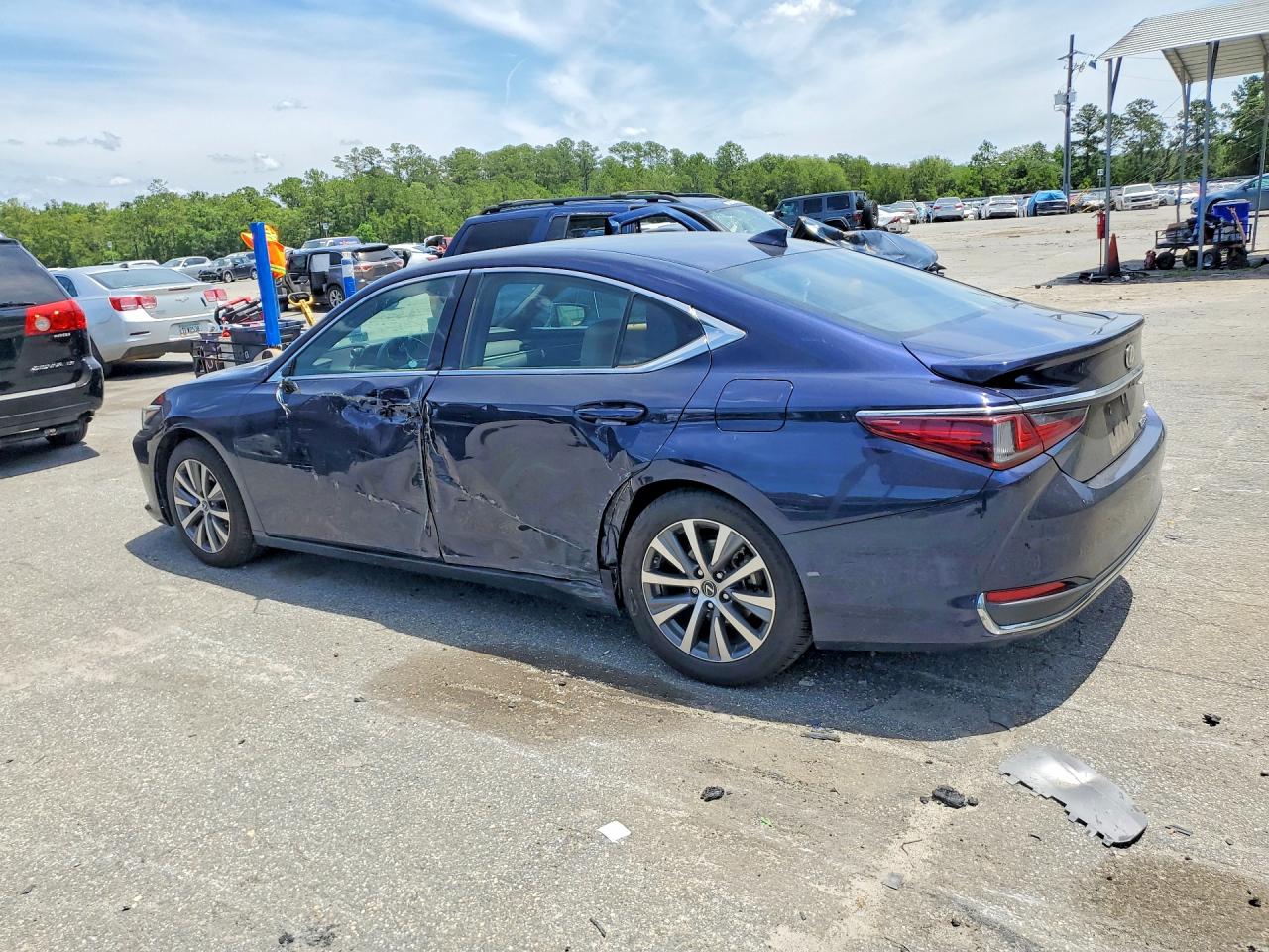 2021 LEXUS ES300
