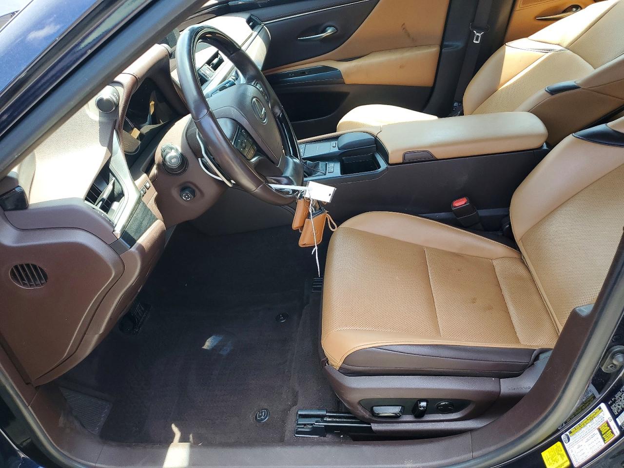 2021 LEXUS ES300