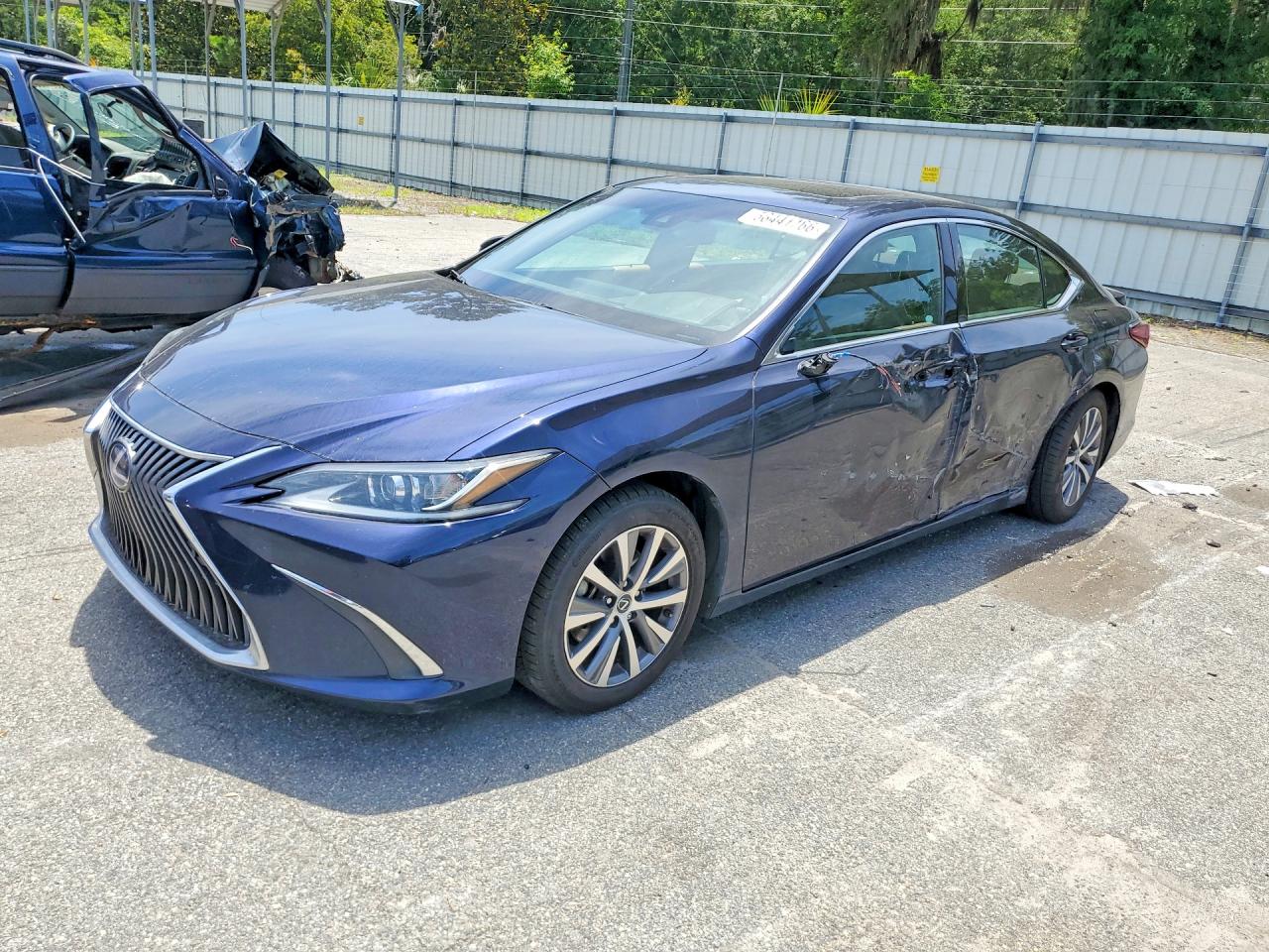 2021 LEXUS ES300