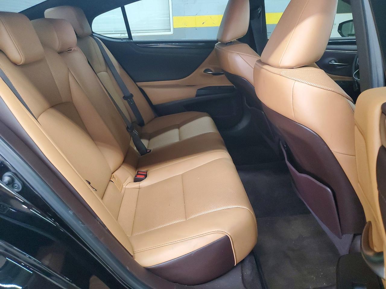 2021 LEXUS ES250