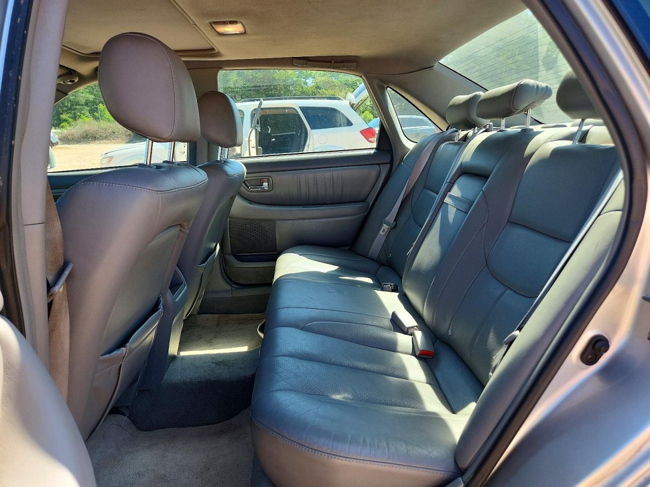 2004 TOYOTA AVALON