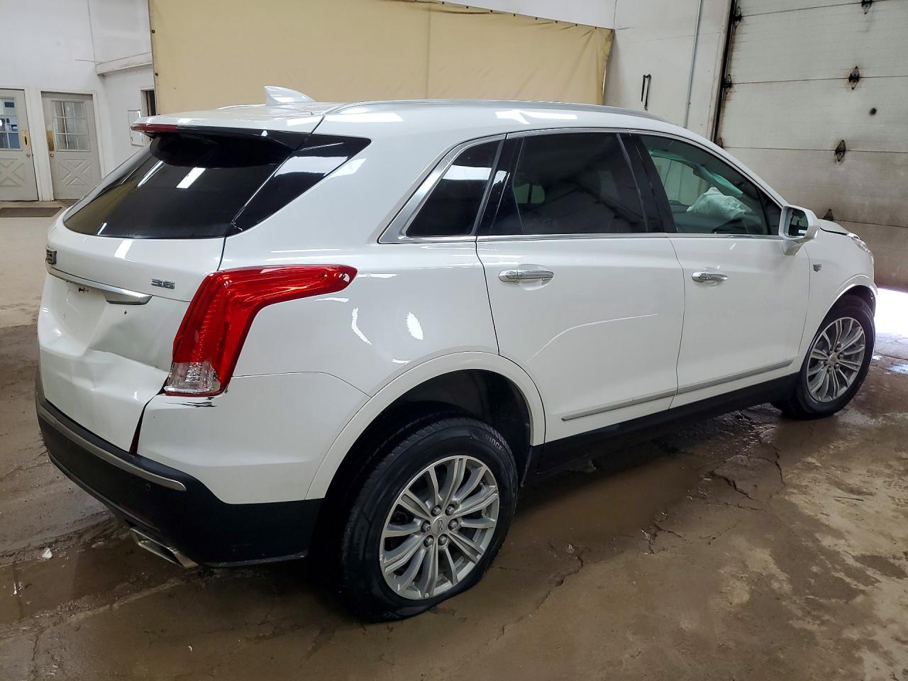 2017 CADILLAC XT5