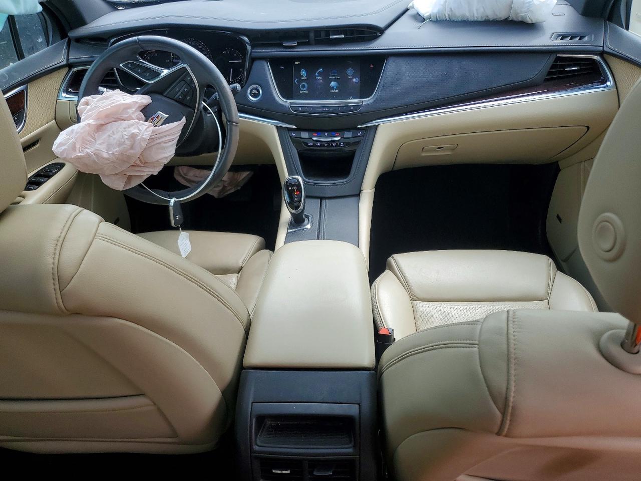 2017 CADILLAC XT5