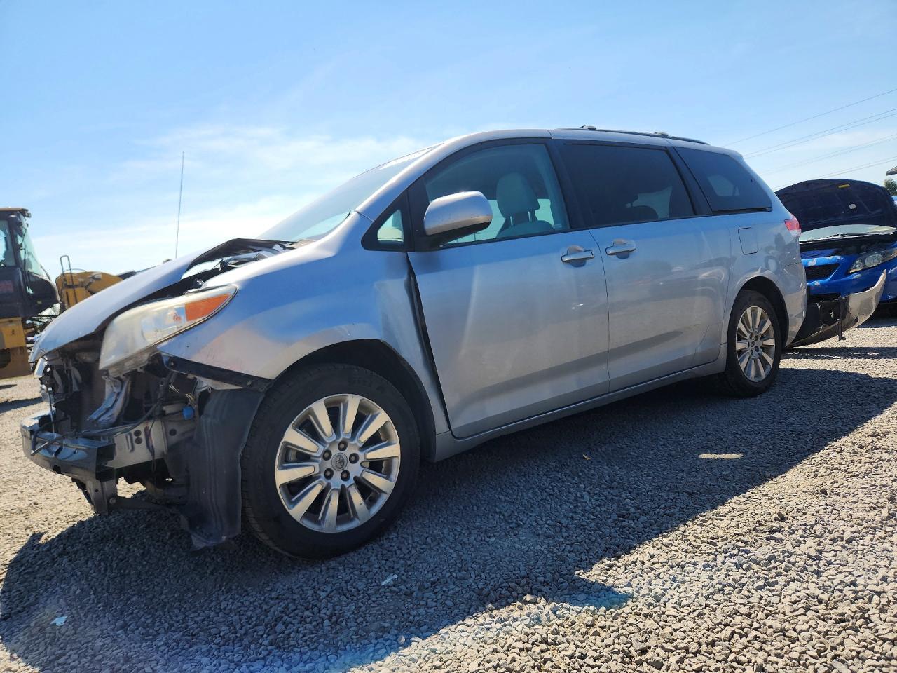 2012 TOYOTA SIENNA