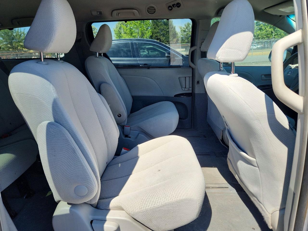 2012 TOYOTA SIENNA