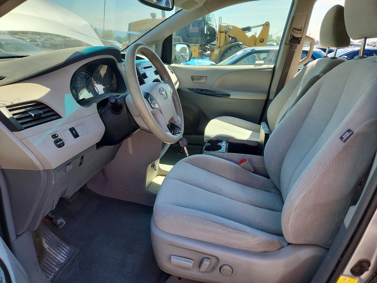 2012 TOYOTA SIENNA