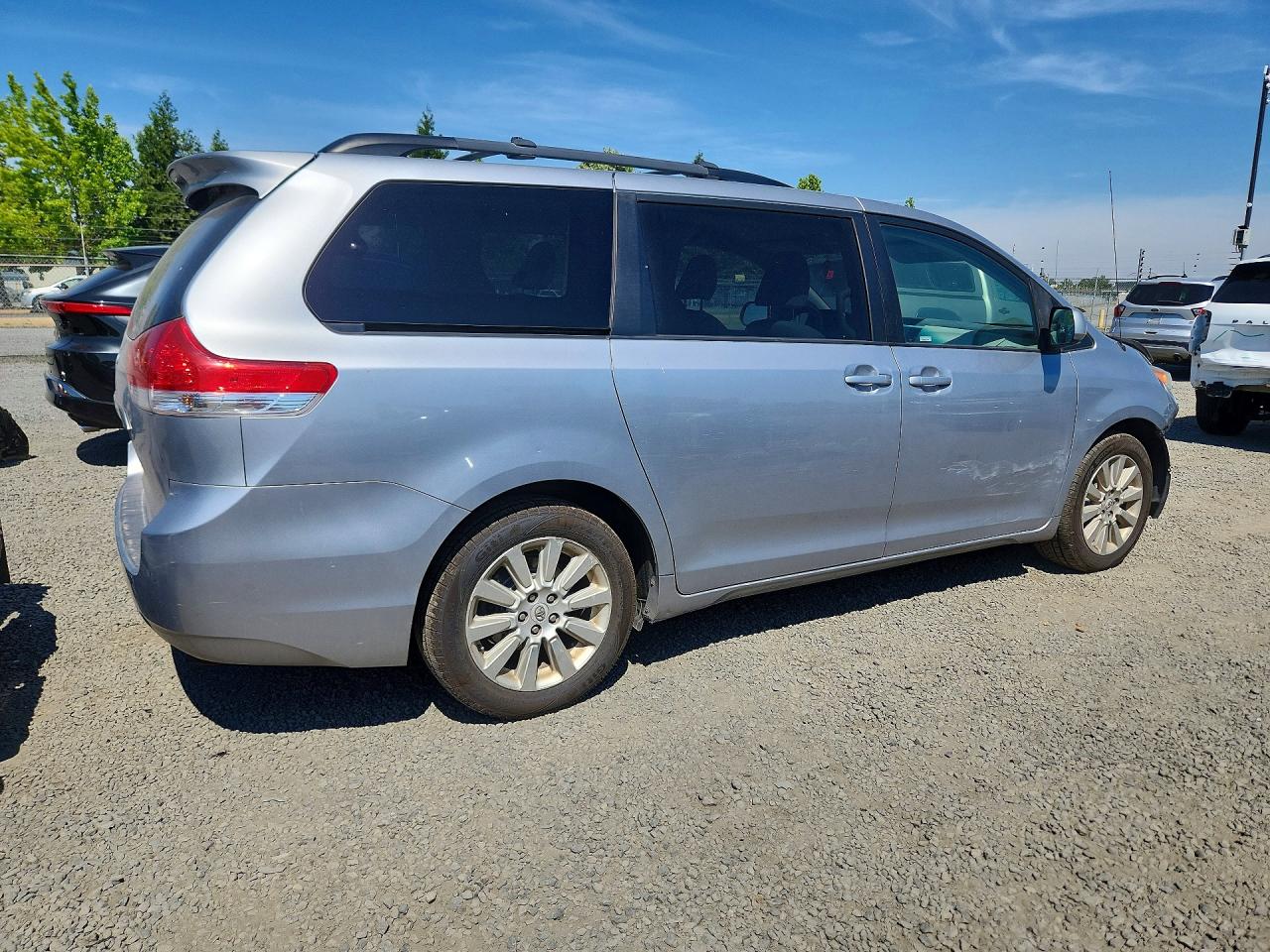 2012 TOYOTA SIENNA
