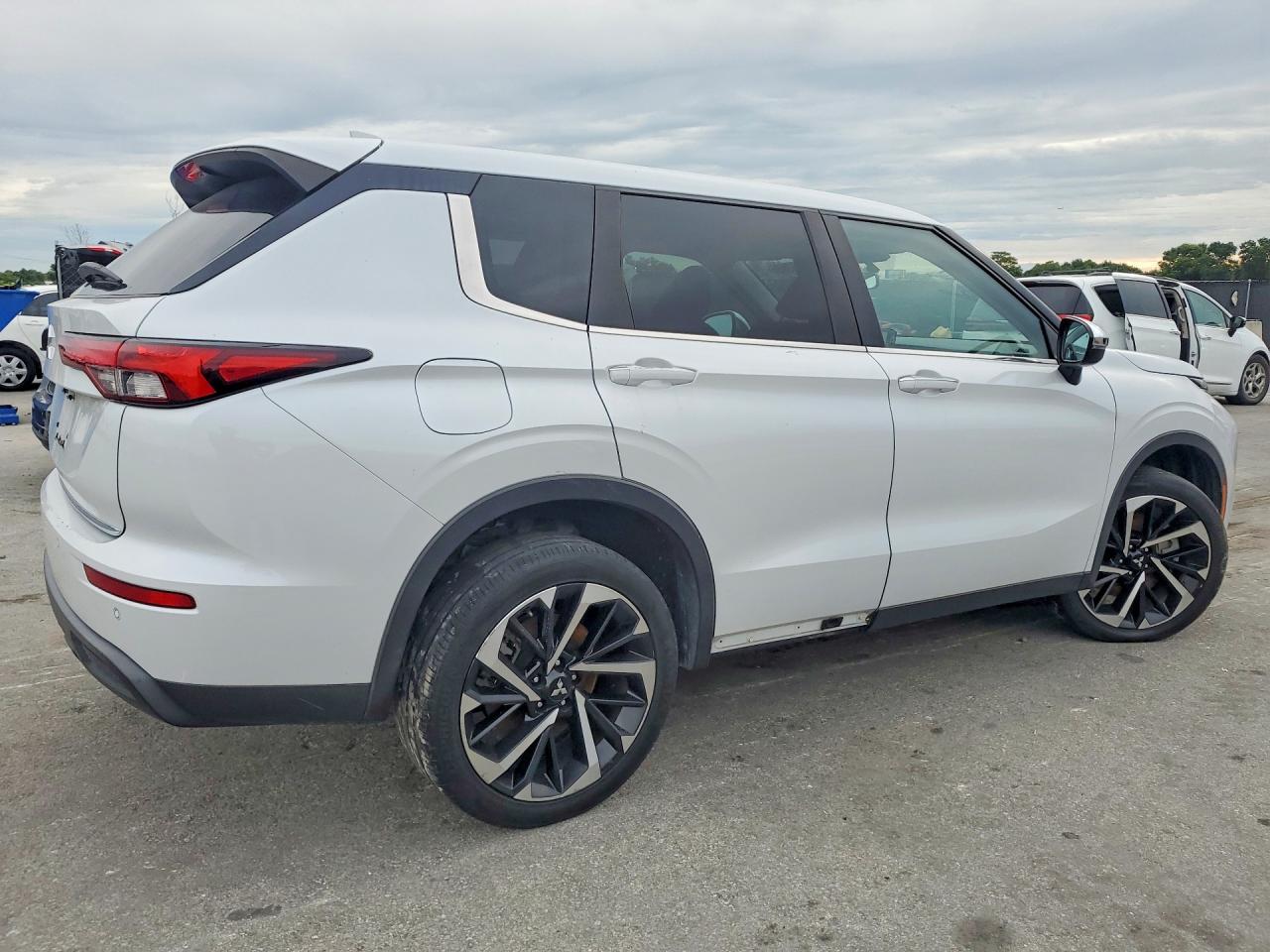 2022 MITSUBISHI OUTLANDER