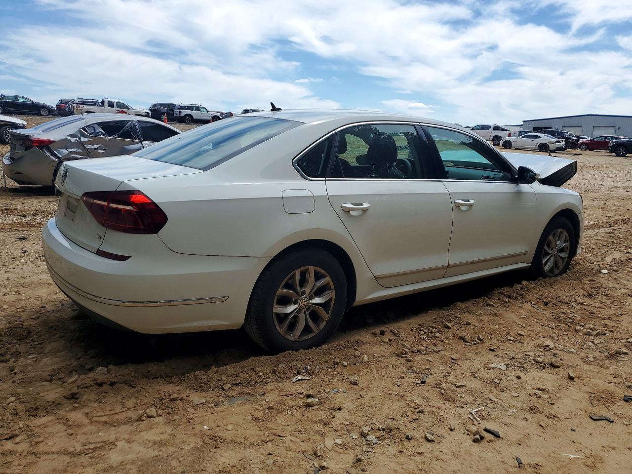 2017 VOLKSWAGEN PASSAT