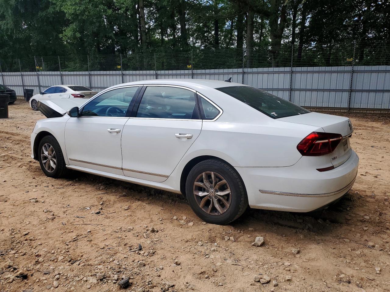 2017 VOLKSWAGEN PASSAT