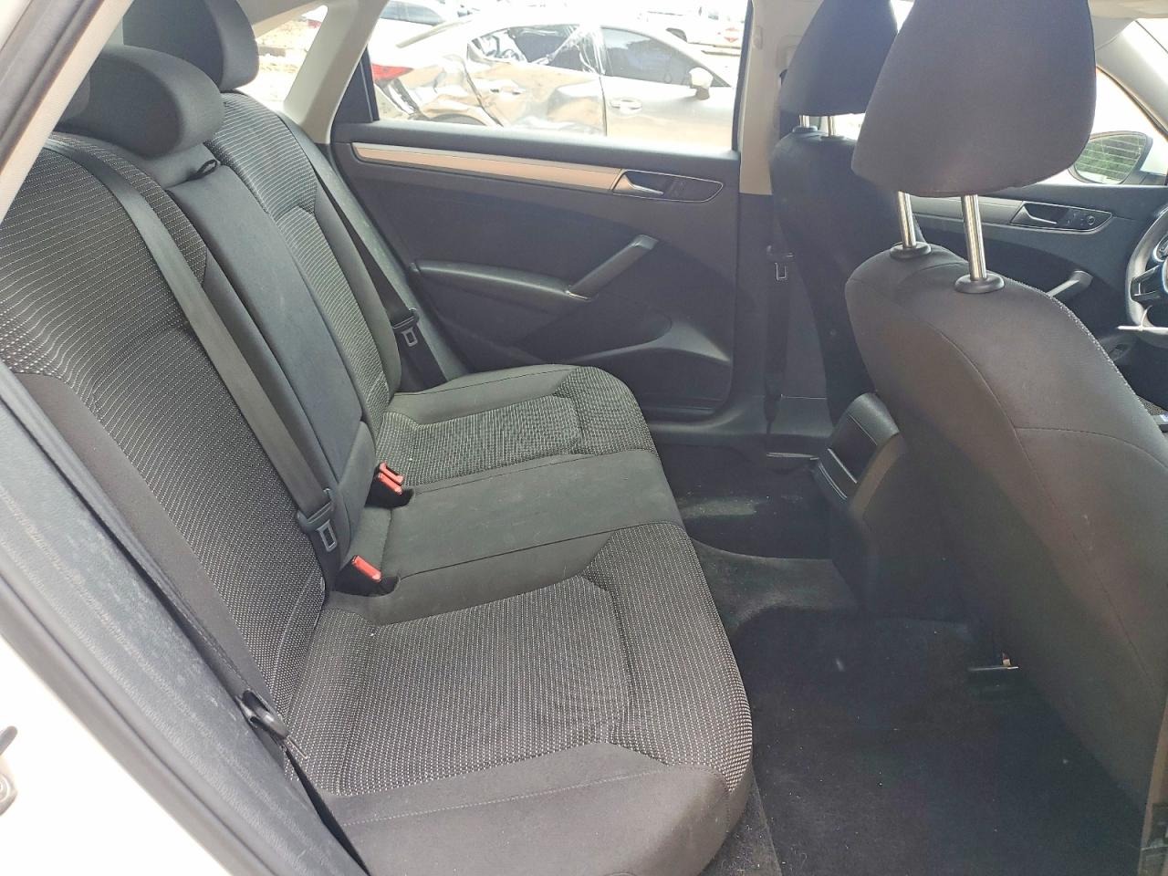 2017 VOLKSWAGEN PASSAT