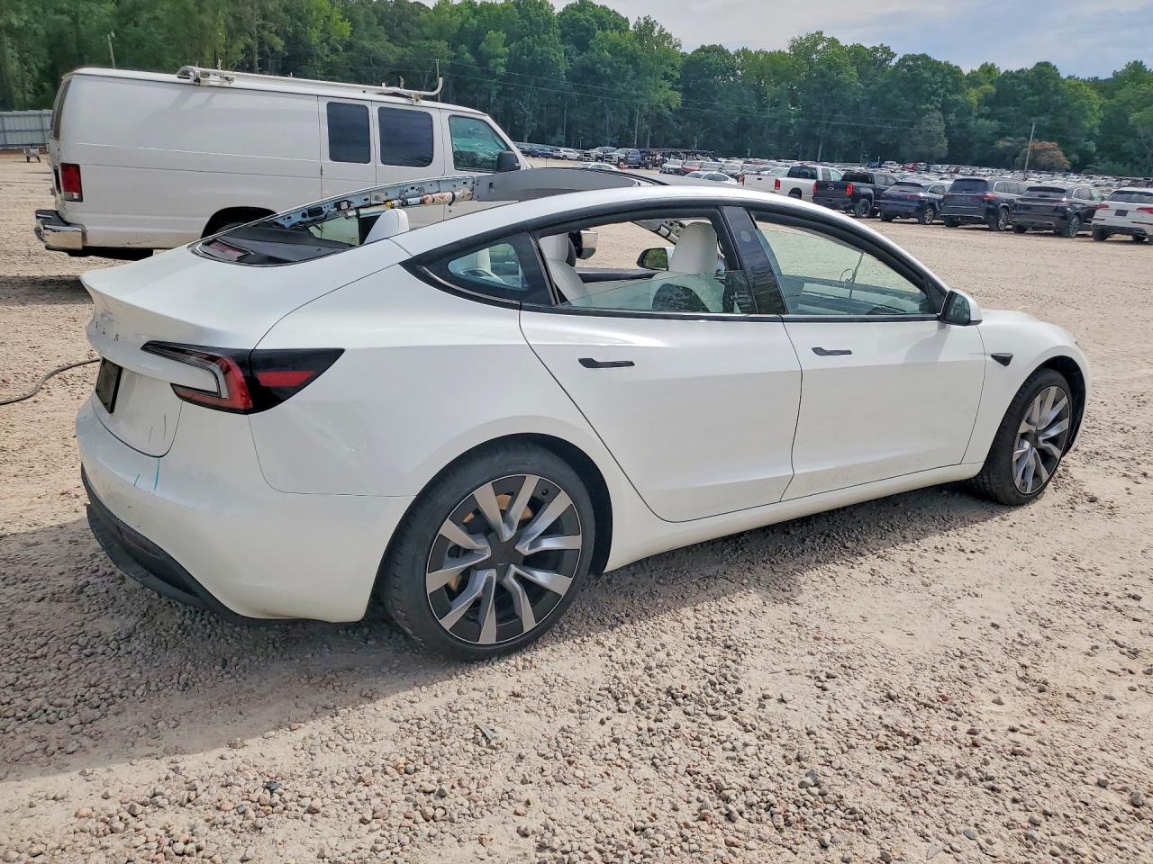 2025 TESLA MODEL 3