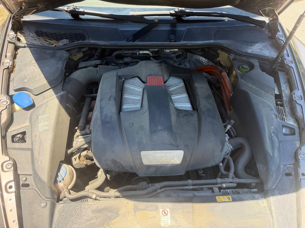 2012 PORSCHE CAYENNE