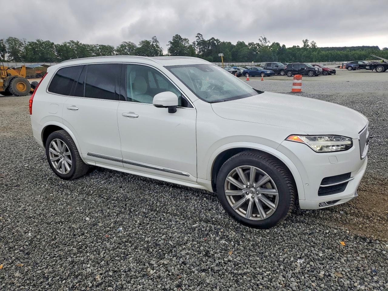 2019 VOLVO XC90